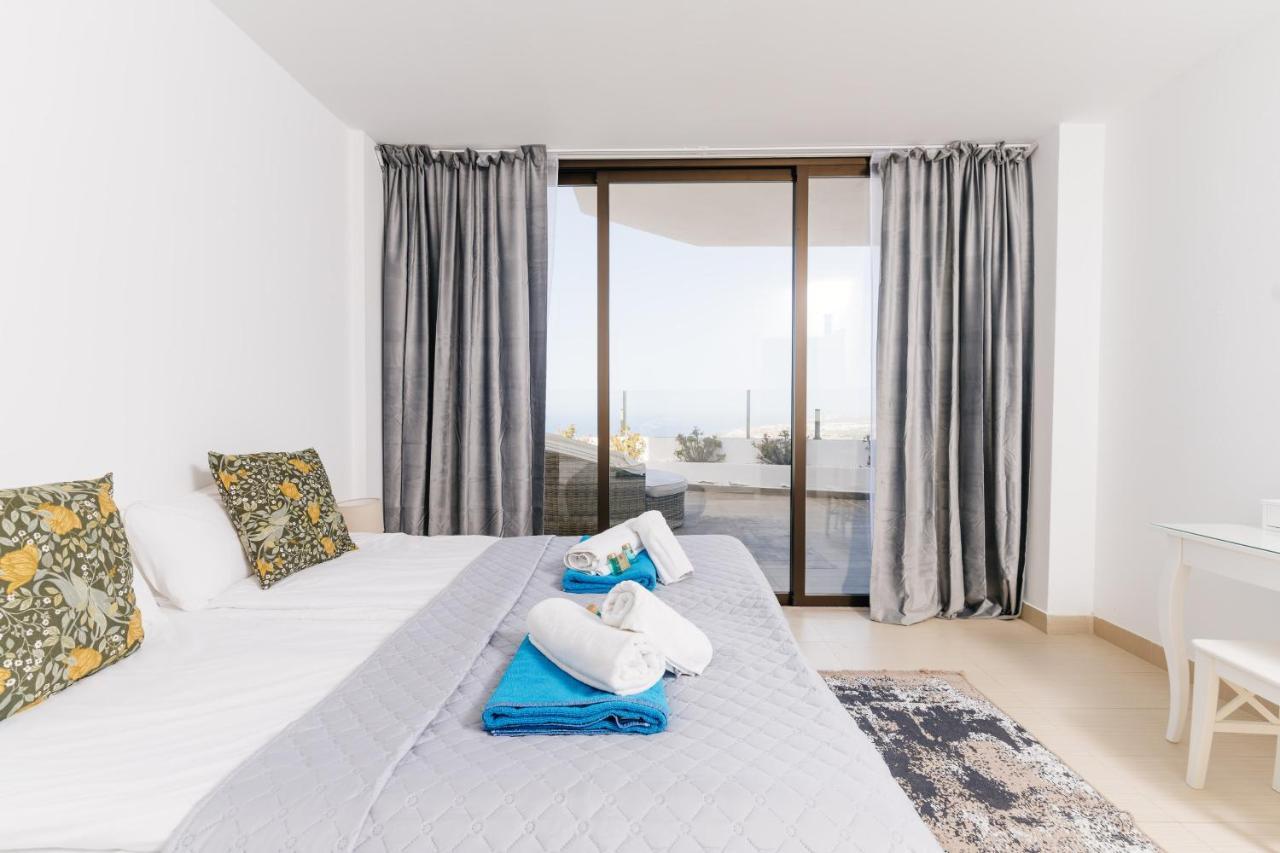 Sunset White Villa - Ocean View, Jakuzzi, Heated Pool, Air-Conditioning, Grill Playa de las Americas (Tenerife) Exterior foto