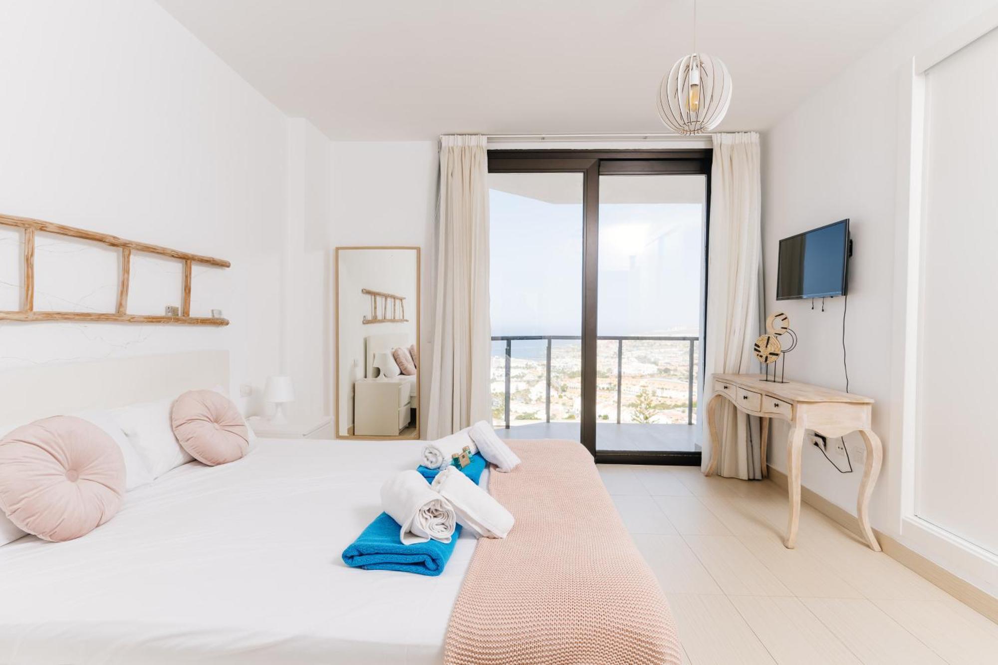 Sunset White Villa - Ocean View, Jakuzzi, Heated Pool, Air-Conditioning, Grill Playa de las Americas (Tenerife) Exterior foto