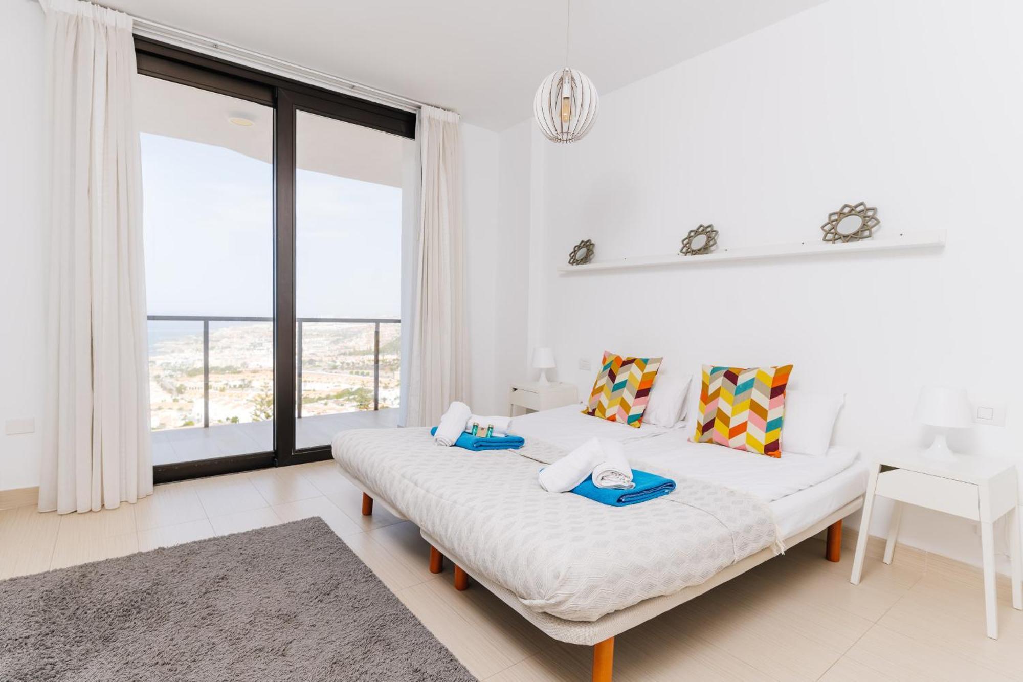 Sunset White Villa - Ocean View, Jakuzzi, Heated Pool, Air-Conditioning, Grill Playa de las Americas (Tenerife) Exterior foto