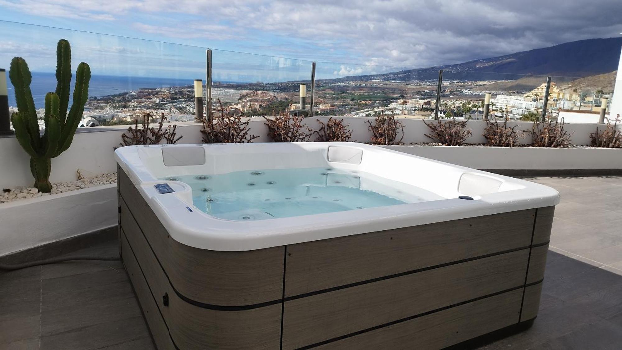 Sunset White Villa - Ocean View, Jakuzzi, Heated Pool, Air-Conditioning, Grill Playa de las Americas (Tenerife) Exterior foto